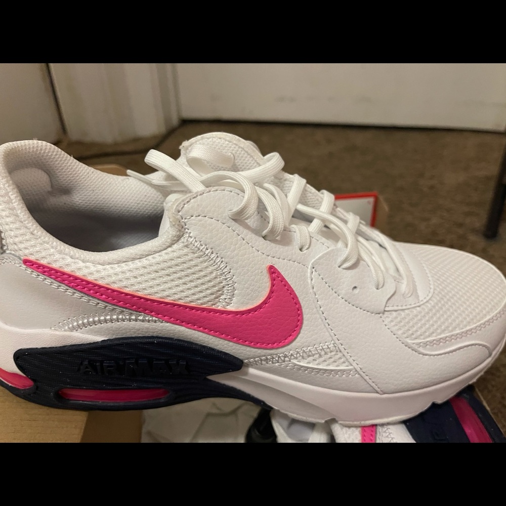 Women’s Nike air Max excee